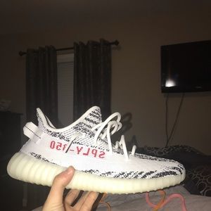 Yeezy 350 v2 zebra